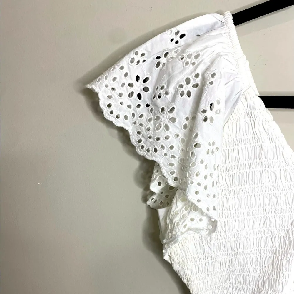 GAP Eyelet Flutter Sleeve Ruched Top Size Small WhITE Blouse - Image 2
