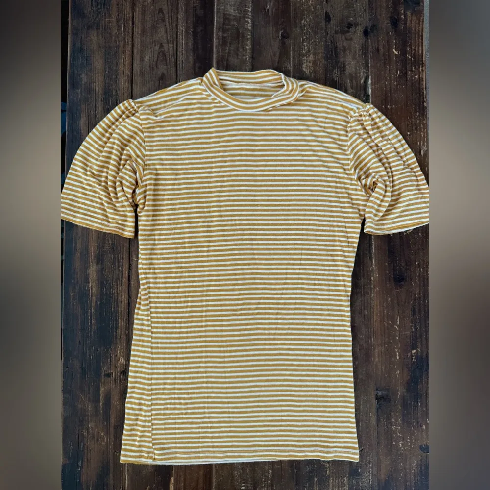 Albion Fit puff sleeve tee - Image 2