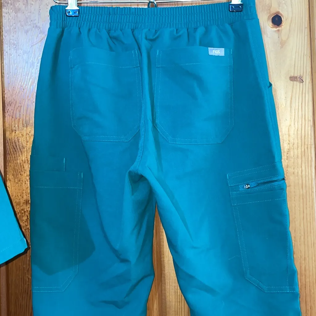 Hunter green fig Scrub Set Catarina top and Livingston pants limited edition - Image 9