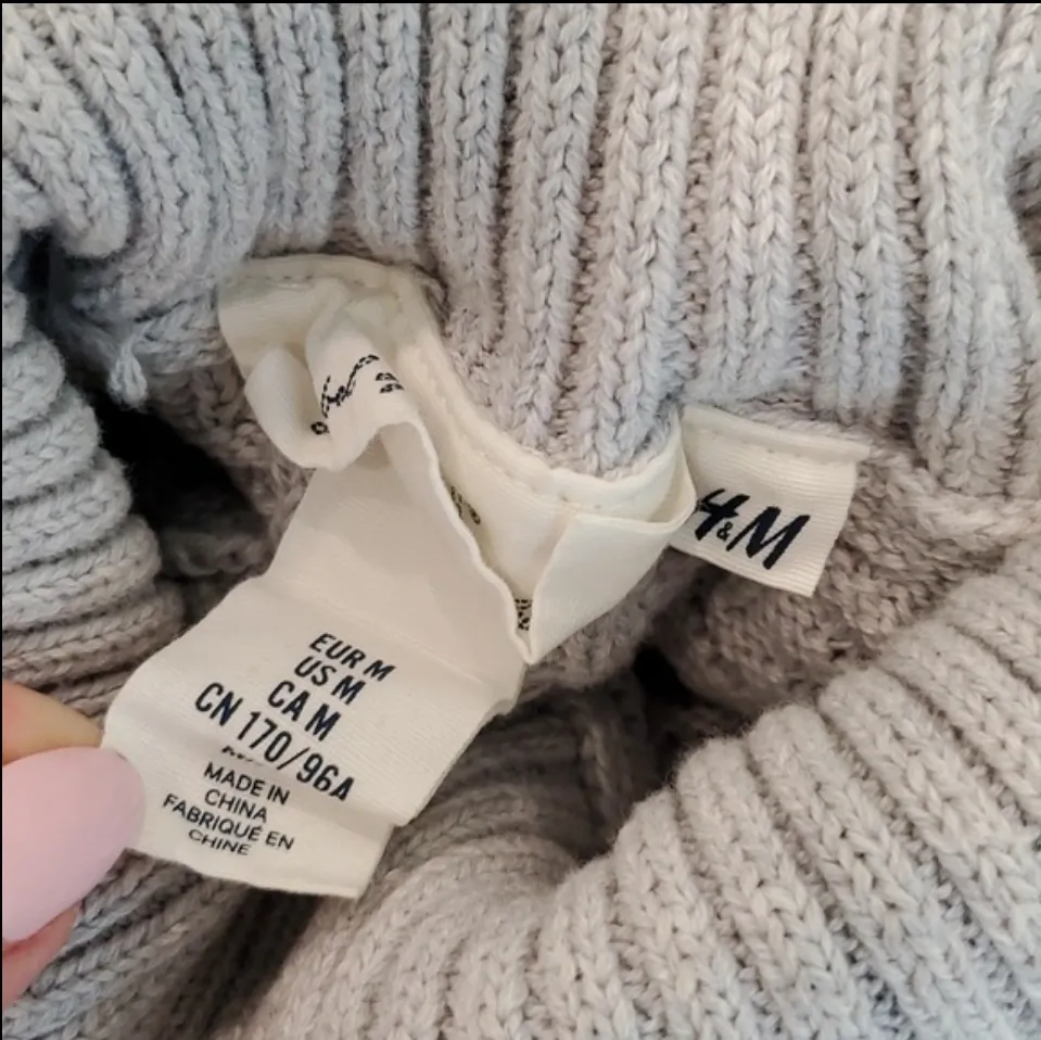 H&M Cable-Knit Turtleneck Sweater - Image 4