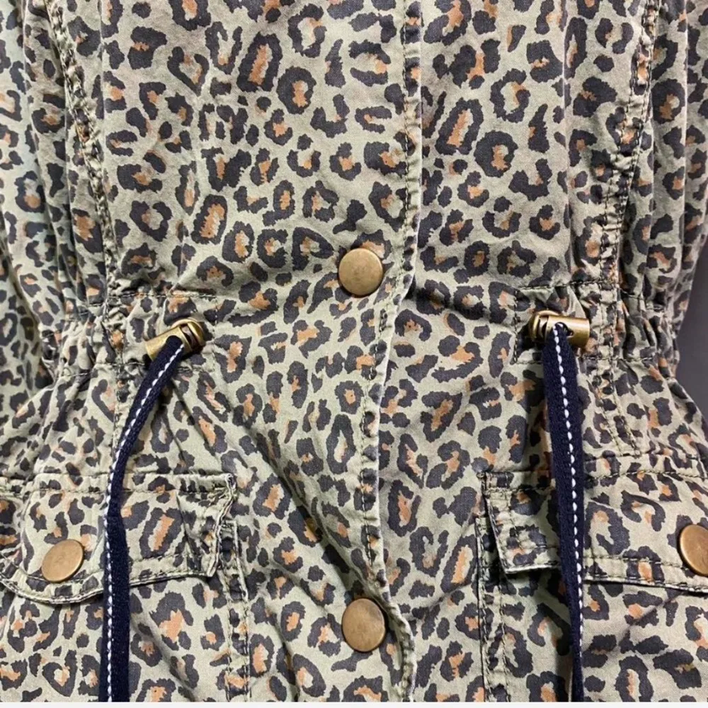 Maurice’s Green and Brown Leopard Print Drawcord Waist Schacket Button-Up Blouse - Image 4