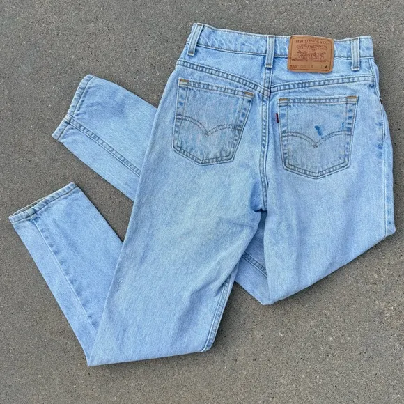 Vintage 90s Levi’s 550 Light Wash Relaxed Fit Tapered Leg Jeans Size 7 MED - Image 2