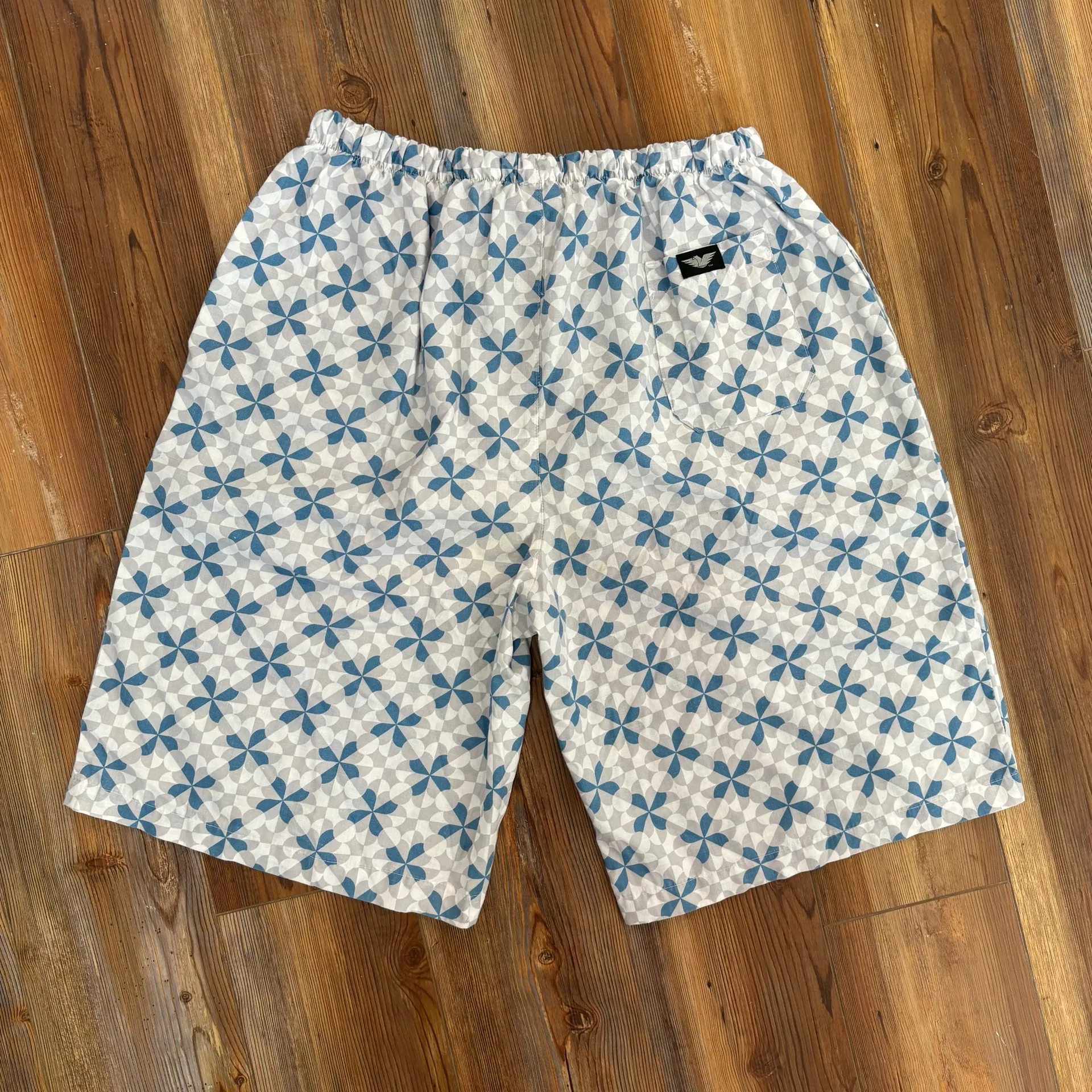 Vintage 90s Geometric Pinwheel Print Button - Image 2