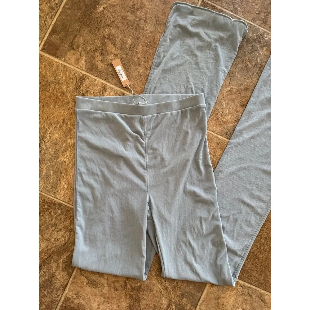 SKIMS  Summer Mesh Pant Sky Size Medium - Image 5