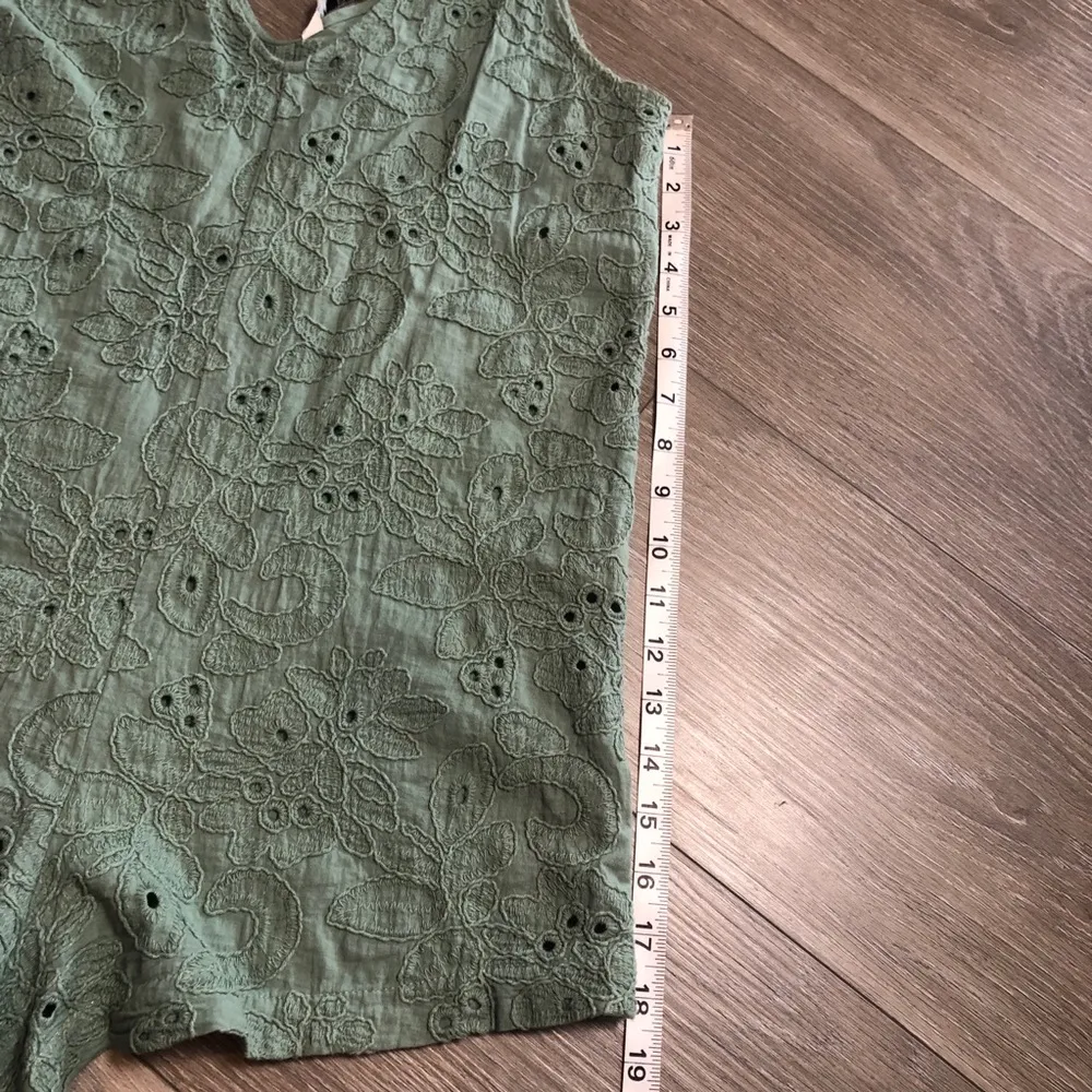 Zara Embroidered Eyelet Sage Green Casual Romper NO BELT Womens Size Small - Image 4