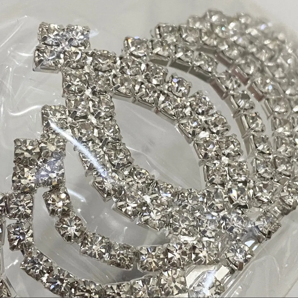 Silver tone Rhinestone Tiara - Image 9