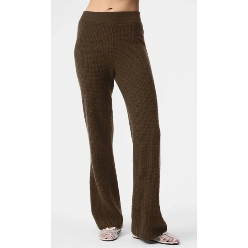 ALO SET Cashmere Plush Waffle Long Sleeve & High-Waist Plush Waffle Pant - Image 12