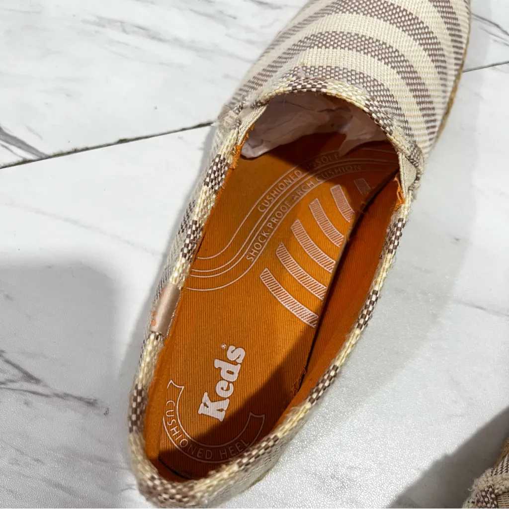 Keds Size 8  Espadrille Slip On Canvas Flats Slides Loafers Striped Tan Cream - Image 4