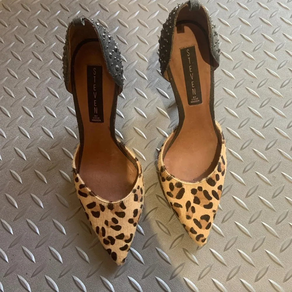 Steve Madden calf hair leopard studded heels - Image 4