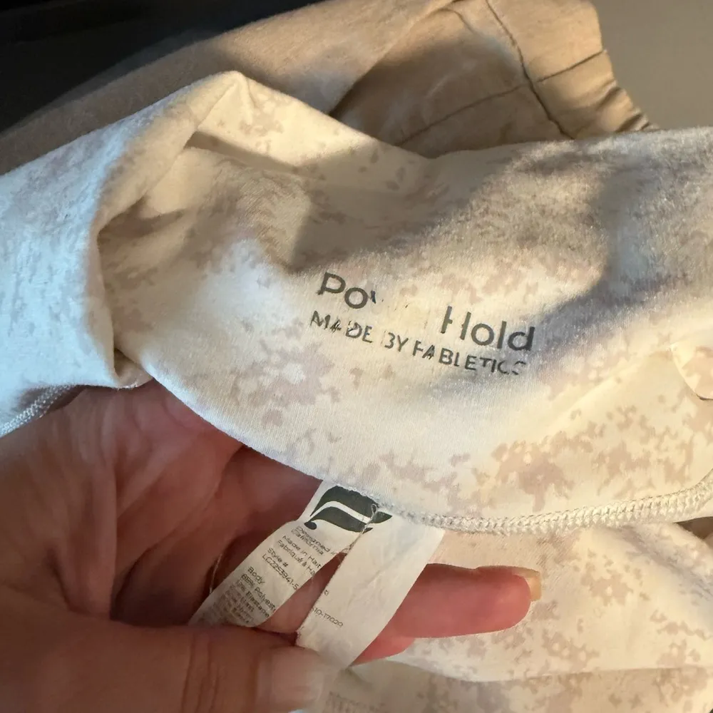 Fabletics Define PowerHold High-Waisted 7/8 Leggings Soft White Camo - Image 4