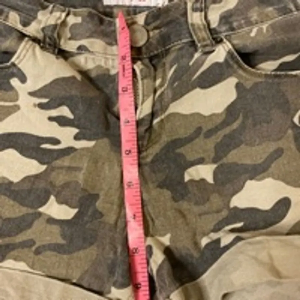 YMI Women's Green Camo Jean Shorts Size 5 - Image 5