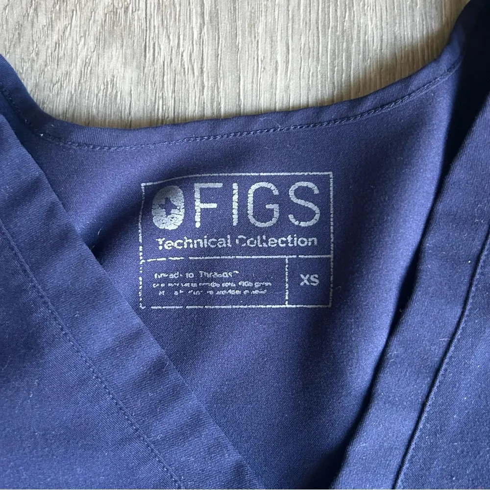 Figs Navy Blue V-Neck Short Sleeve Tech Scrub Top  w/ 2 Pockets, Women’s XS - Image 2
