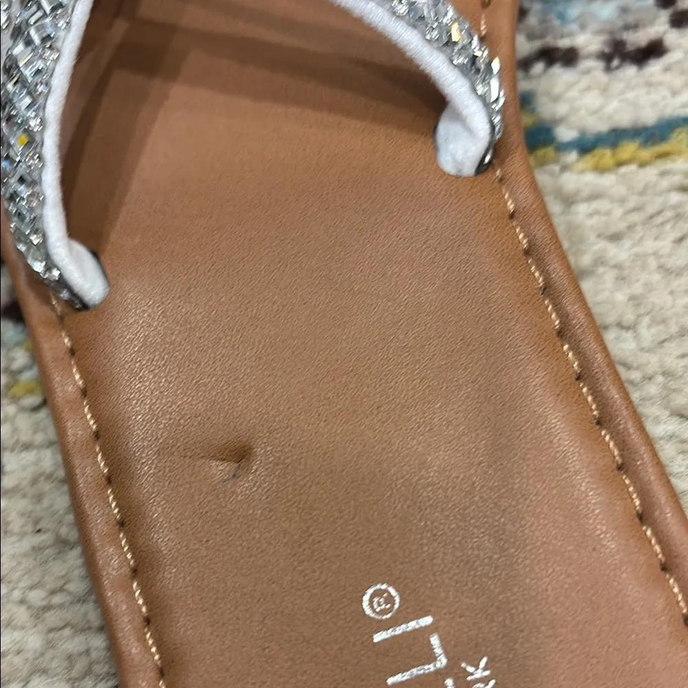 Capelli of New York Silver and White Sandals with Crisscross Straps - Image 7