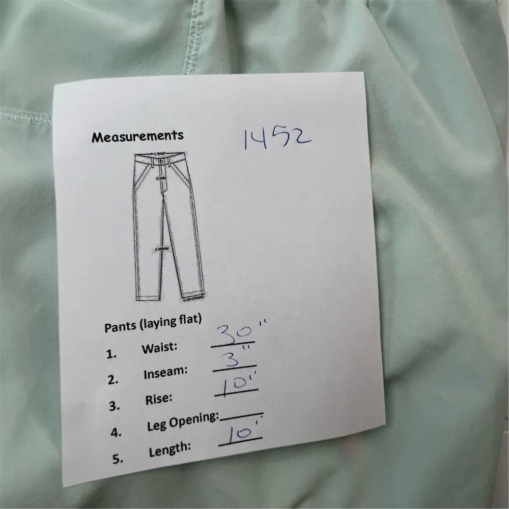 Under Armour Women's HeatGear Running Shorts Green Size M - Image 10