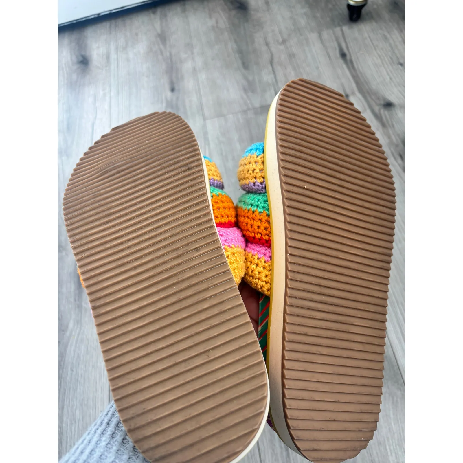 Farm Rio crochet parrot side slipper sandals size 10 - Image 5