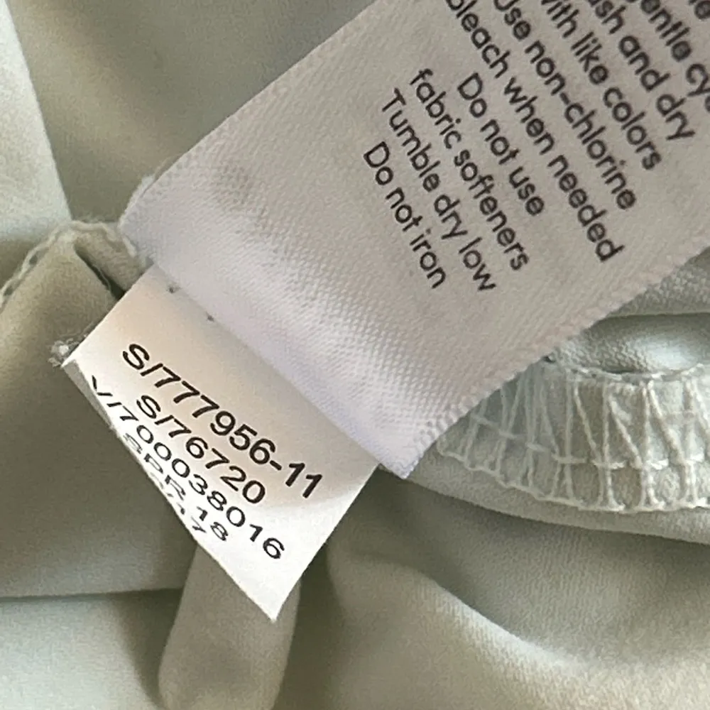 Athleta woman tank top light workout open back sz xs - Image 7