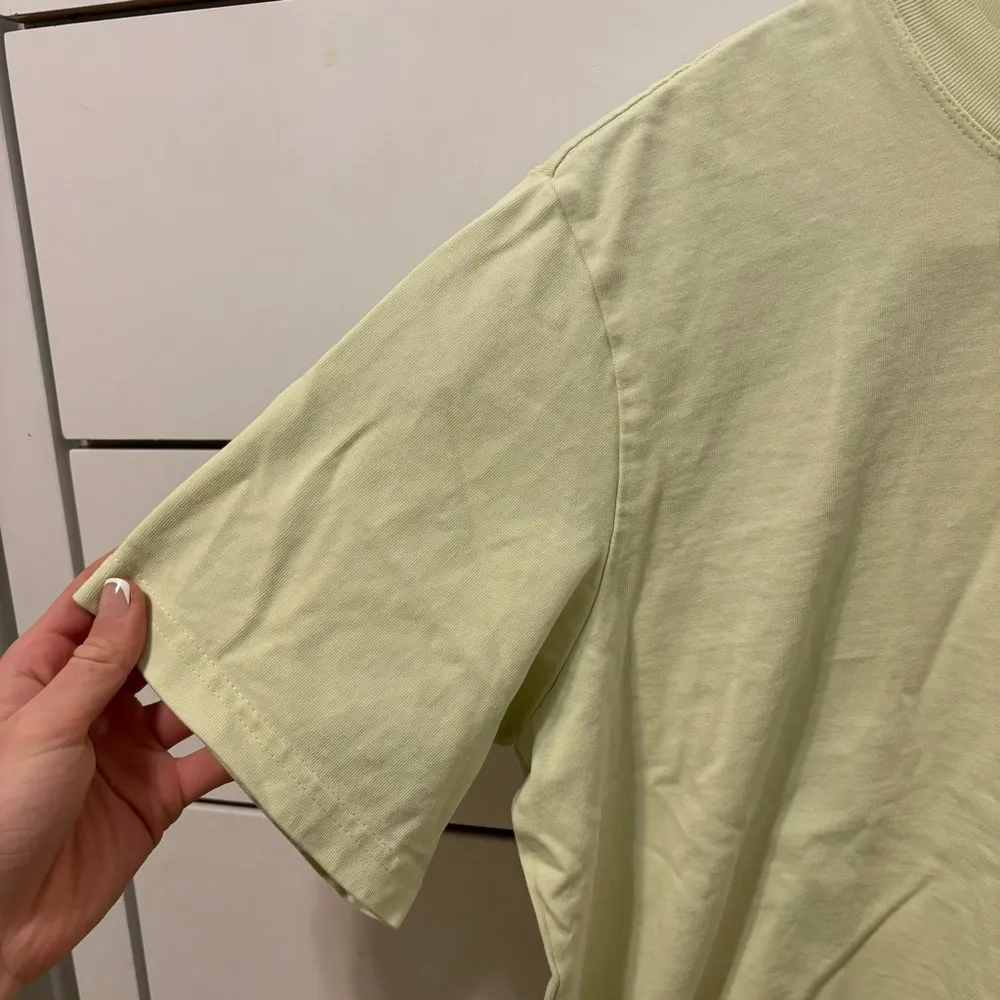 Nike Green Crop Center Swoosh T Shirt - Image 5