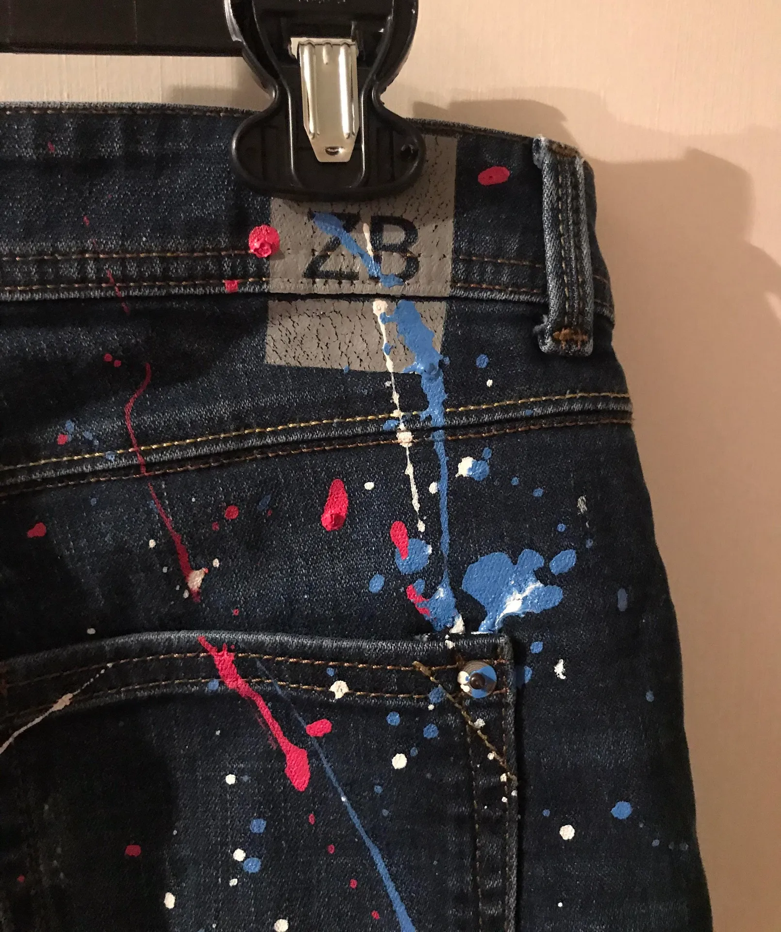 Mid Rise Cropped Jeans - Image 4