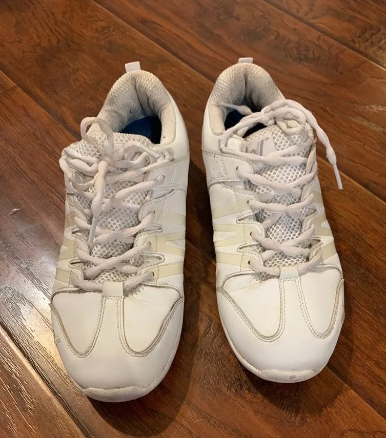 Cheer Shoes White Size 9 - Image 2