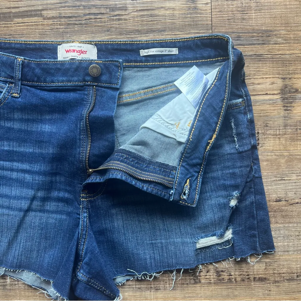 Wrangler Womens High Rise Vintage 3” Denim Shorts Distressed Size 16 - Image 5