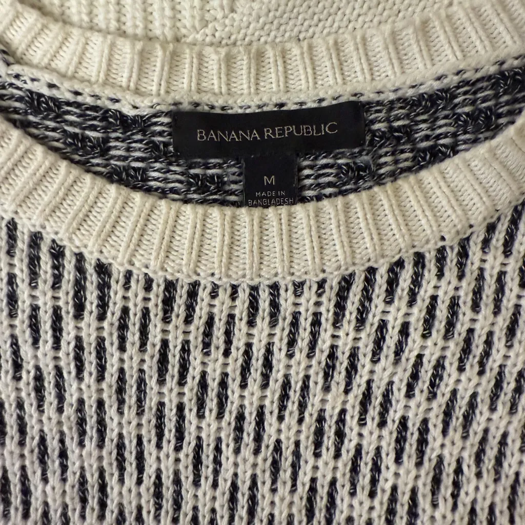 Banana Republic Women's Medium Chevron Fringe Black White Chunky Knit Sweater - Image 8