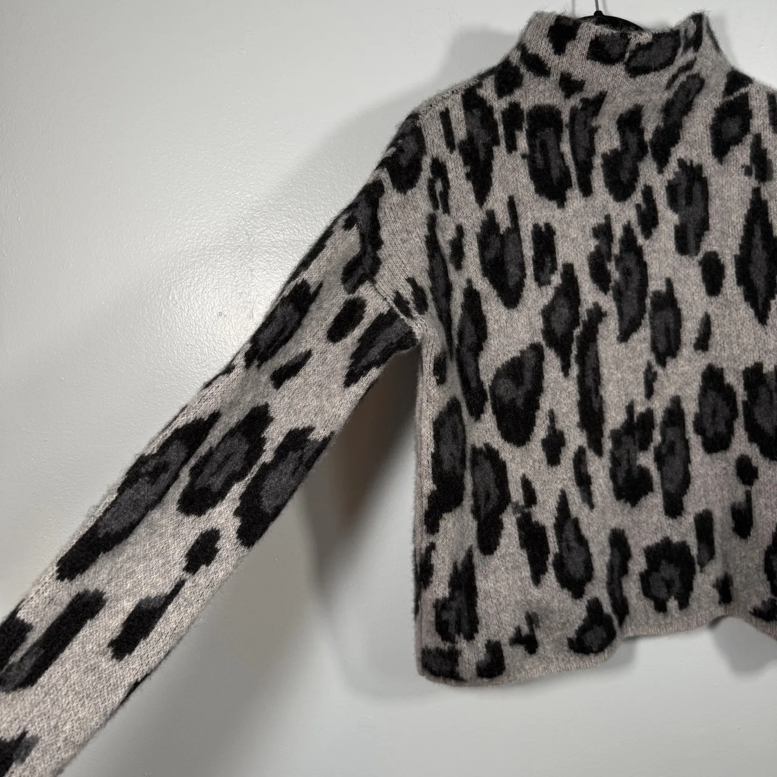 Leopard Print 100% Cashmere Mock Neck Sweater Catherine Malandrino M Grey - Image 8