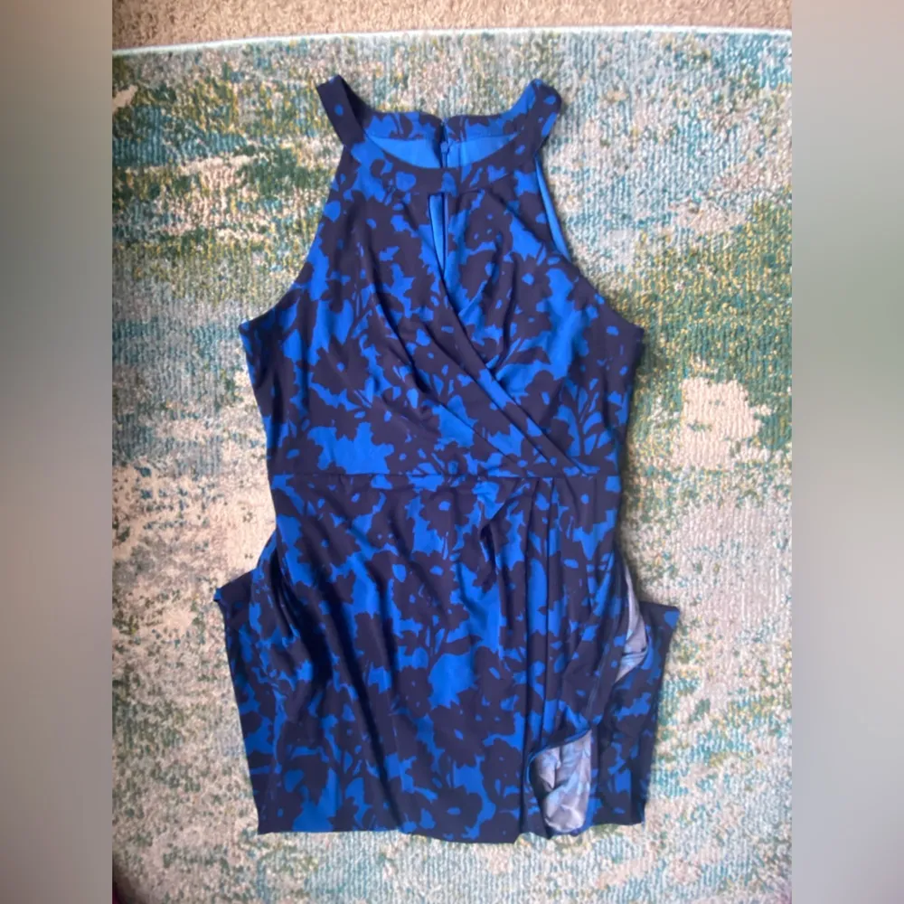 Adrianna Papell blue monochromatic floral gathered front maxi dress, size 10 - Image 3