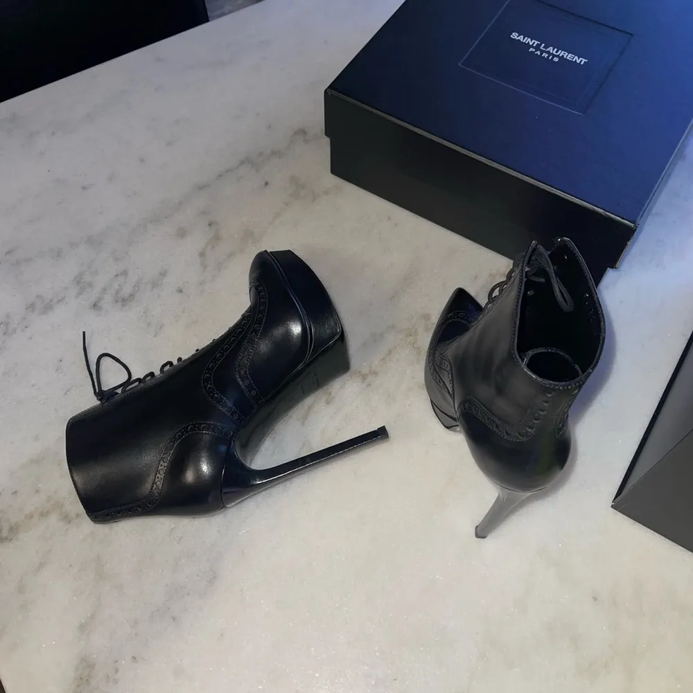 Saint Laurent Black Janis Oxford Nappa Leather Stiletto Lace Up Ankle Boots - Image 11