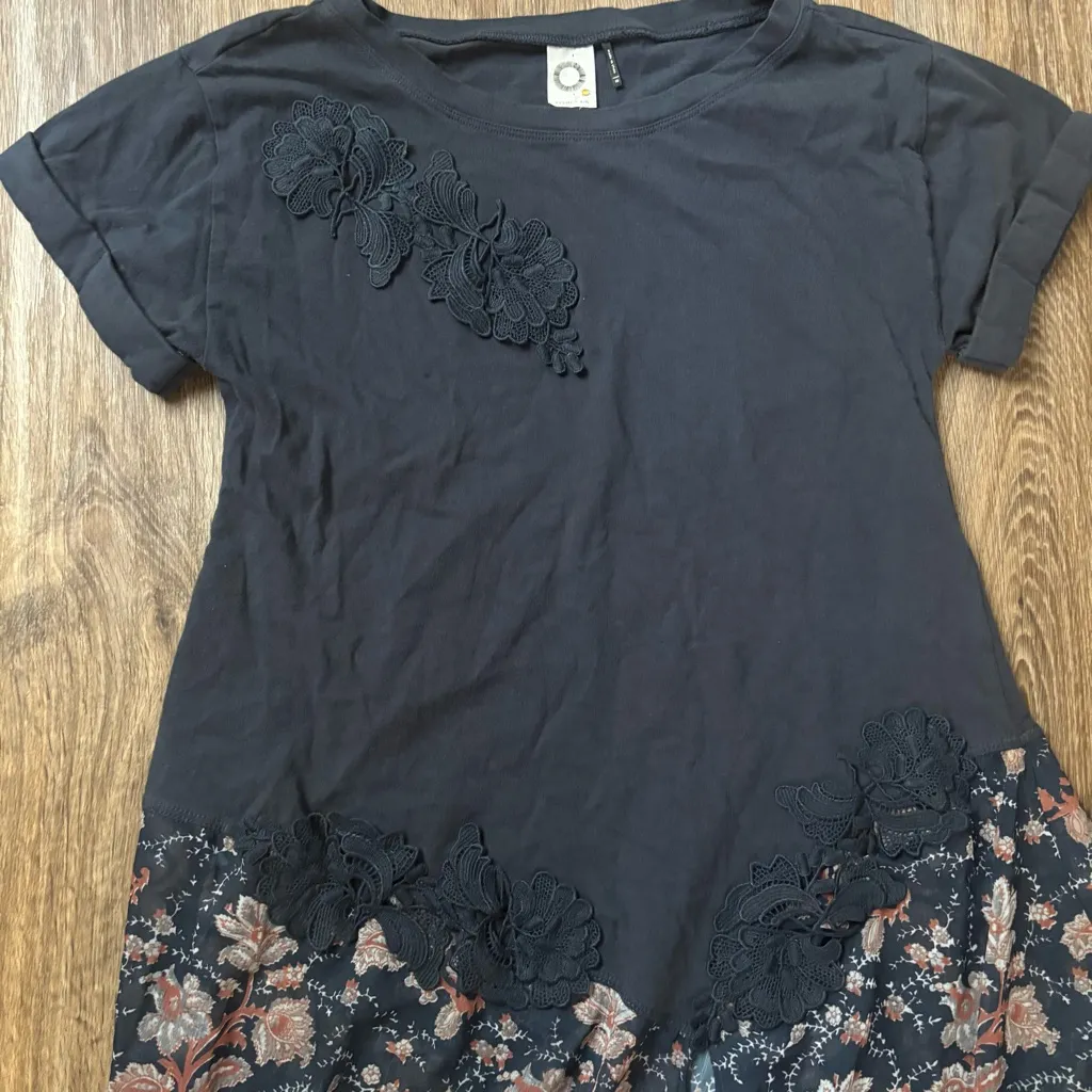 Anthropologie Akemi + Kin “Kris” Embroidered Floral Lace Tunic – XS - Image 4