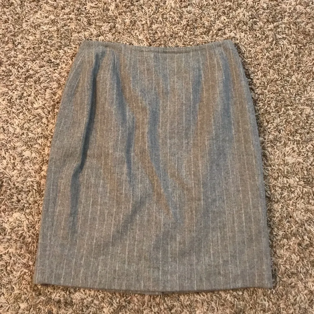 Linda Allard Ellen Tracy grey wool pinstripe skirt - Image 2