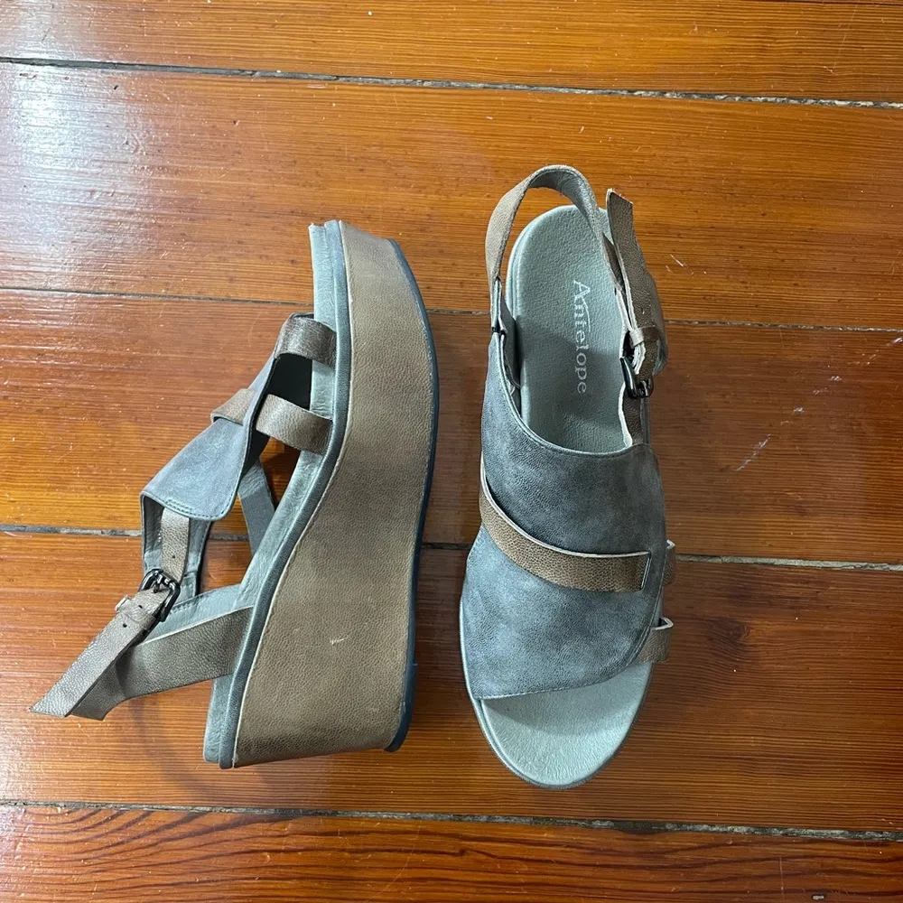 Antelope Kaitiyn Gray Metallic Leather Wedge Platform Buckle Sandals - Sz 40 - Image 8