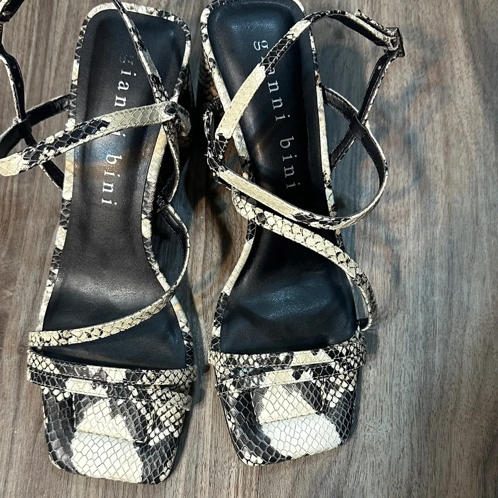 Gianni Bini Snakeskin Patterned Heels - Image 9