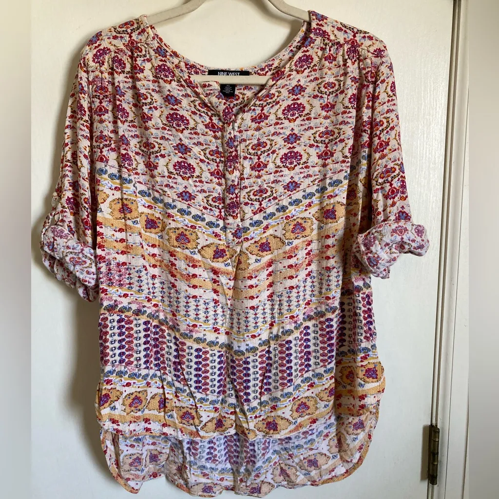 🌞Nine West Jeans Lucy India Ivory Floral Split V Neck Henley 3/4 Sleeve Blouse - Image 2