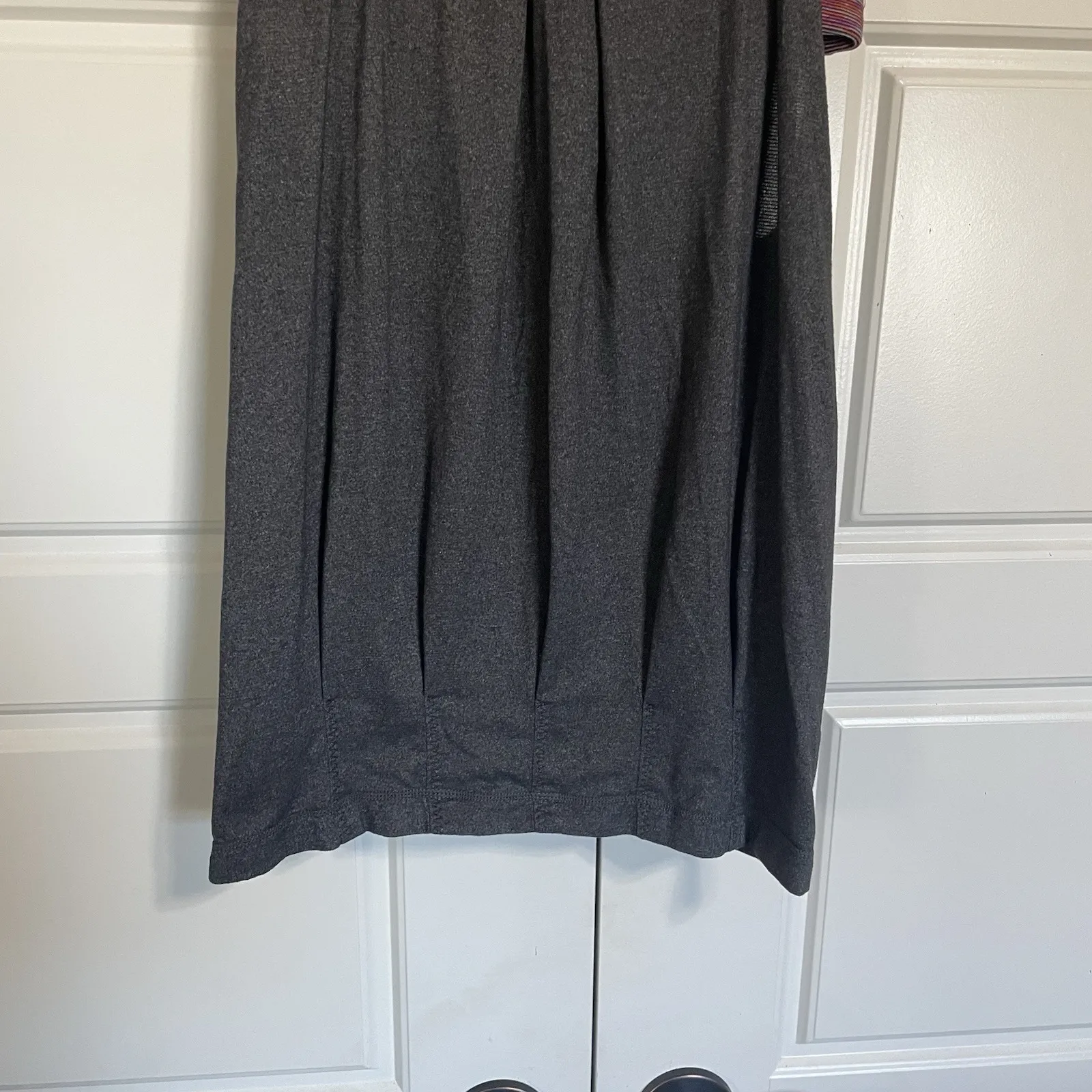 Lululemon Athletica Grey Pleated Racerback Tank Top‎ Built In Bra Size 6 - Image 4