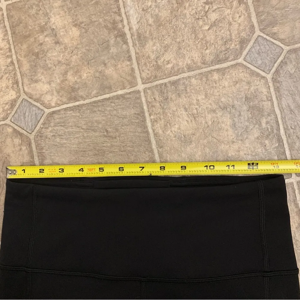Lululemon  Black Cropped Leggings w/ Side Pockets, Drawstring Size 6 - Image 9