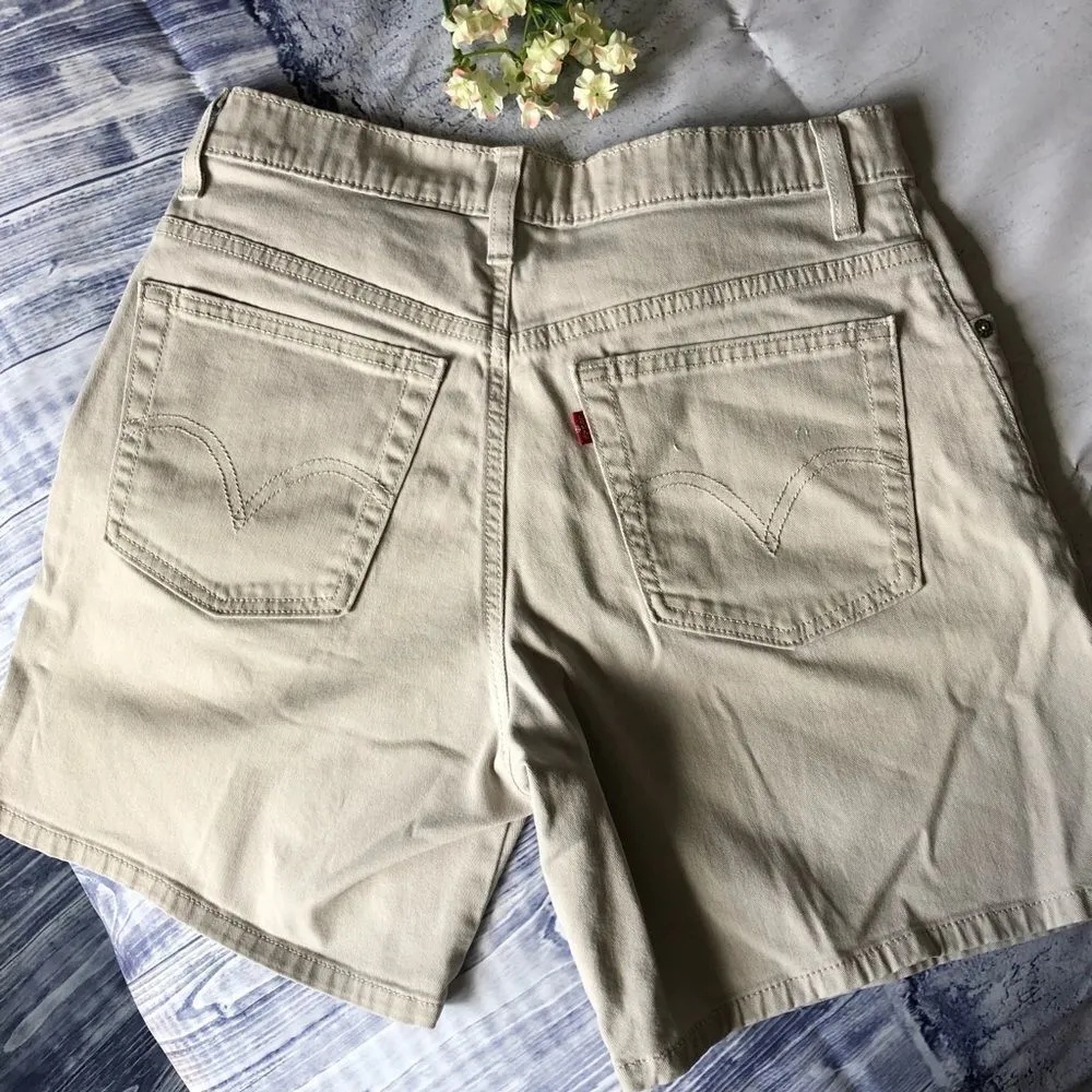 Levi’s Woman’s Tan Jean Bermuda shorts - Image 2