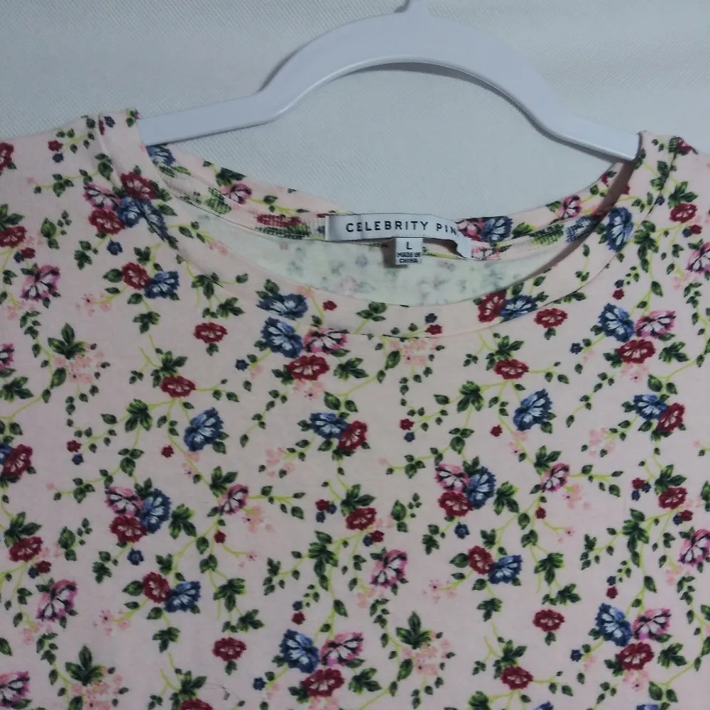 Celebrity Pink Floral Ruffle Short Sleeve Soft Girl Cottage Blouse Top Size L - Image 4