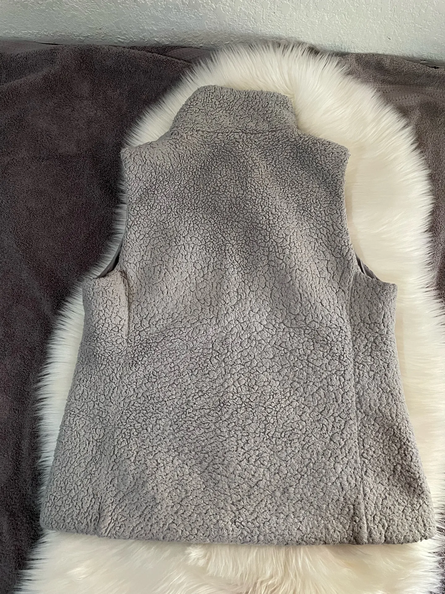 Patagonia Women's Los Gatos Fleece Vest Drifter Grey  - Image 7