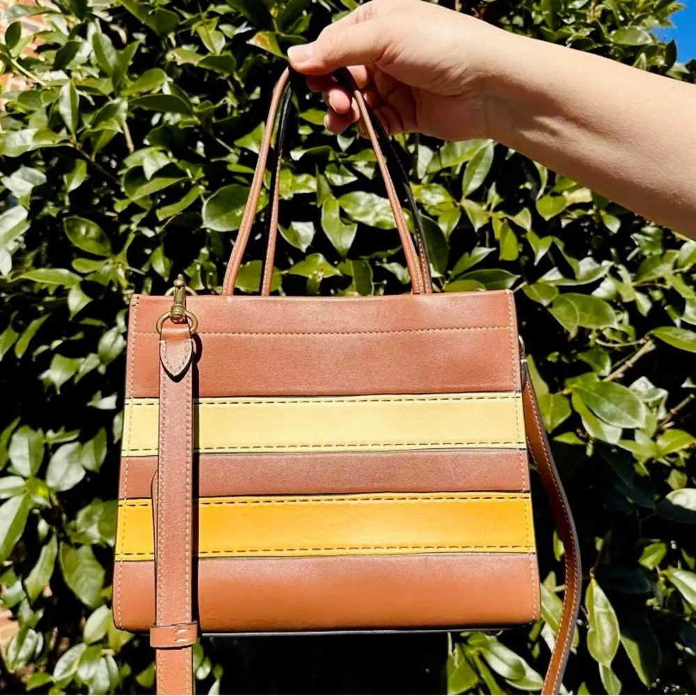 COACH CASHIN CARRY22 WITH TROMPE L’OEIL PRINT BRASS/SADDLE MULTI CROSSBODY $595 - Image 7