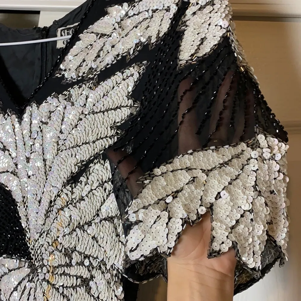 80s VINTAGE BLACK & WHITE FLORAL BEADED SEQUIN DRESS HOLIDAY NYE - Image 3