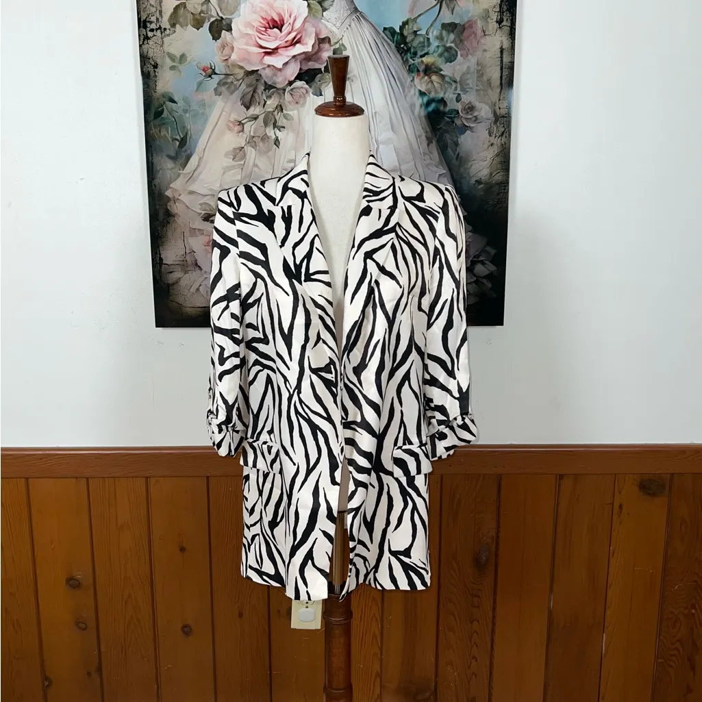 Gorgeous Zara Satin Zebra Blazer! - Image 3