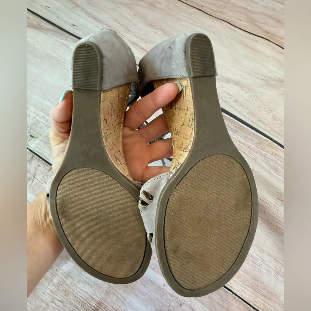 Madden NYC Size 7 Womens Gladiator Wedge Sandal Beige Faux Suede - Image 8