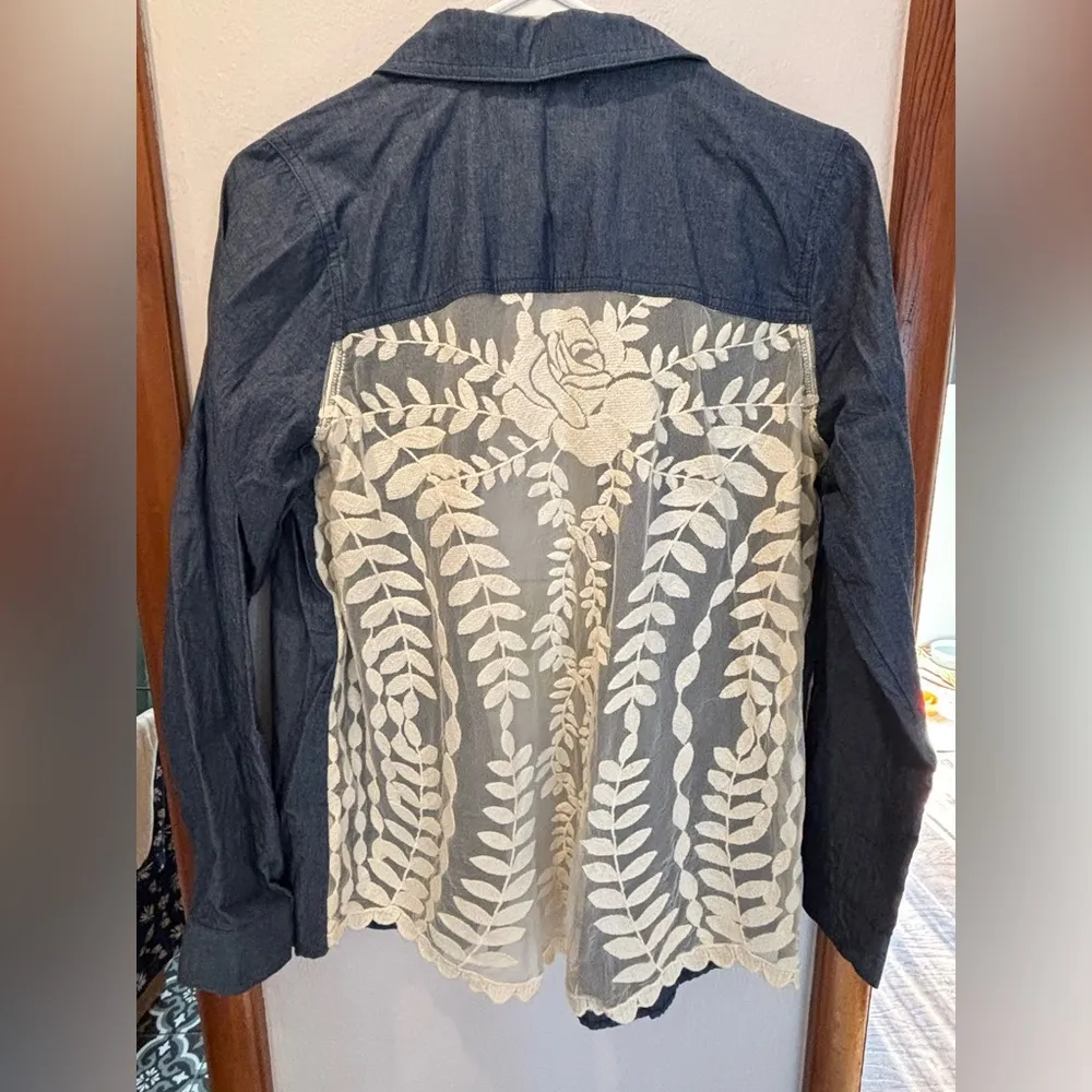 Denim lace button up shirt medium - Image 4