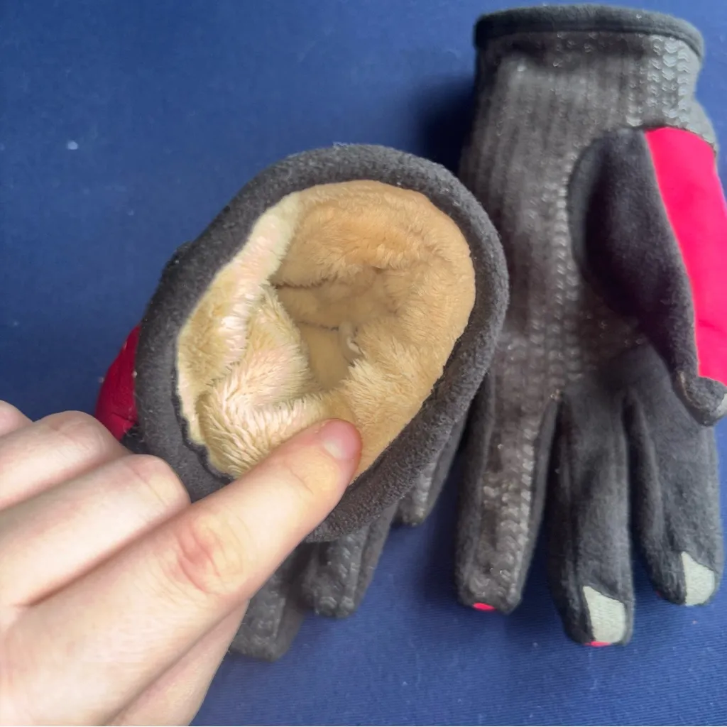 Red and Black Gloves - Image 3