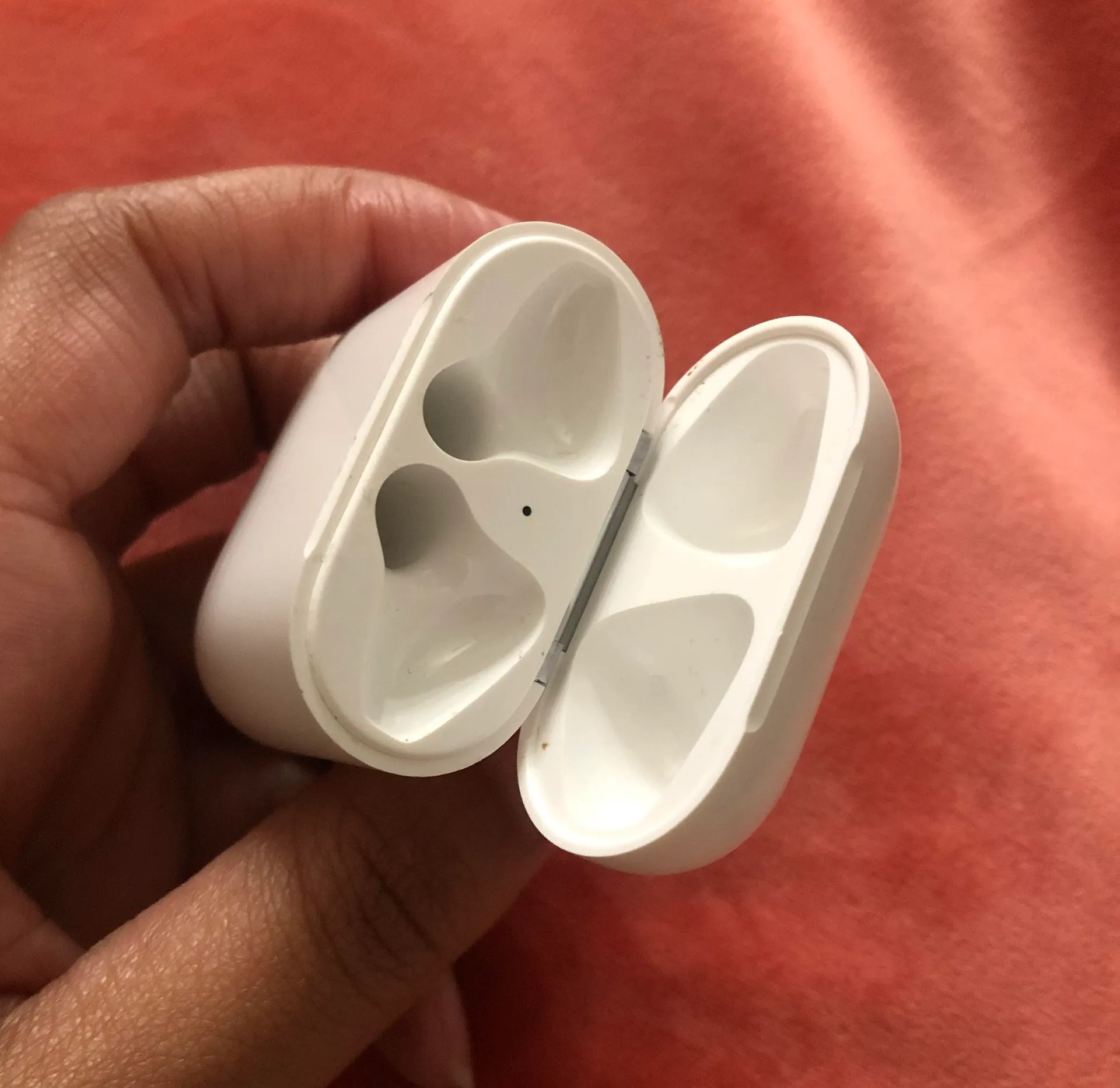 Apple AirPods Charging Case - Image 3