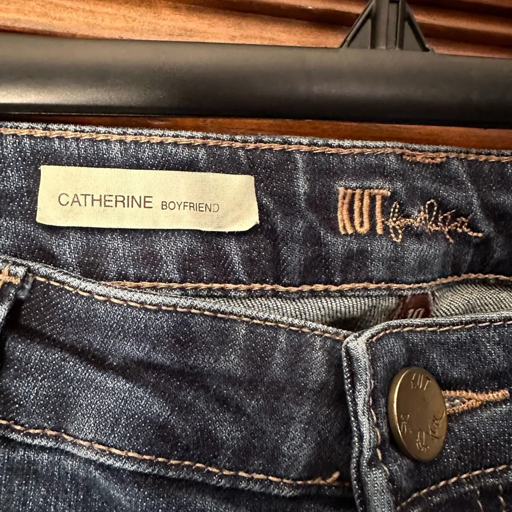 Kut from the Kloth Catherine Boyfriend jeans dark wash size 10 - Image 3