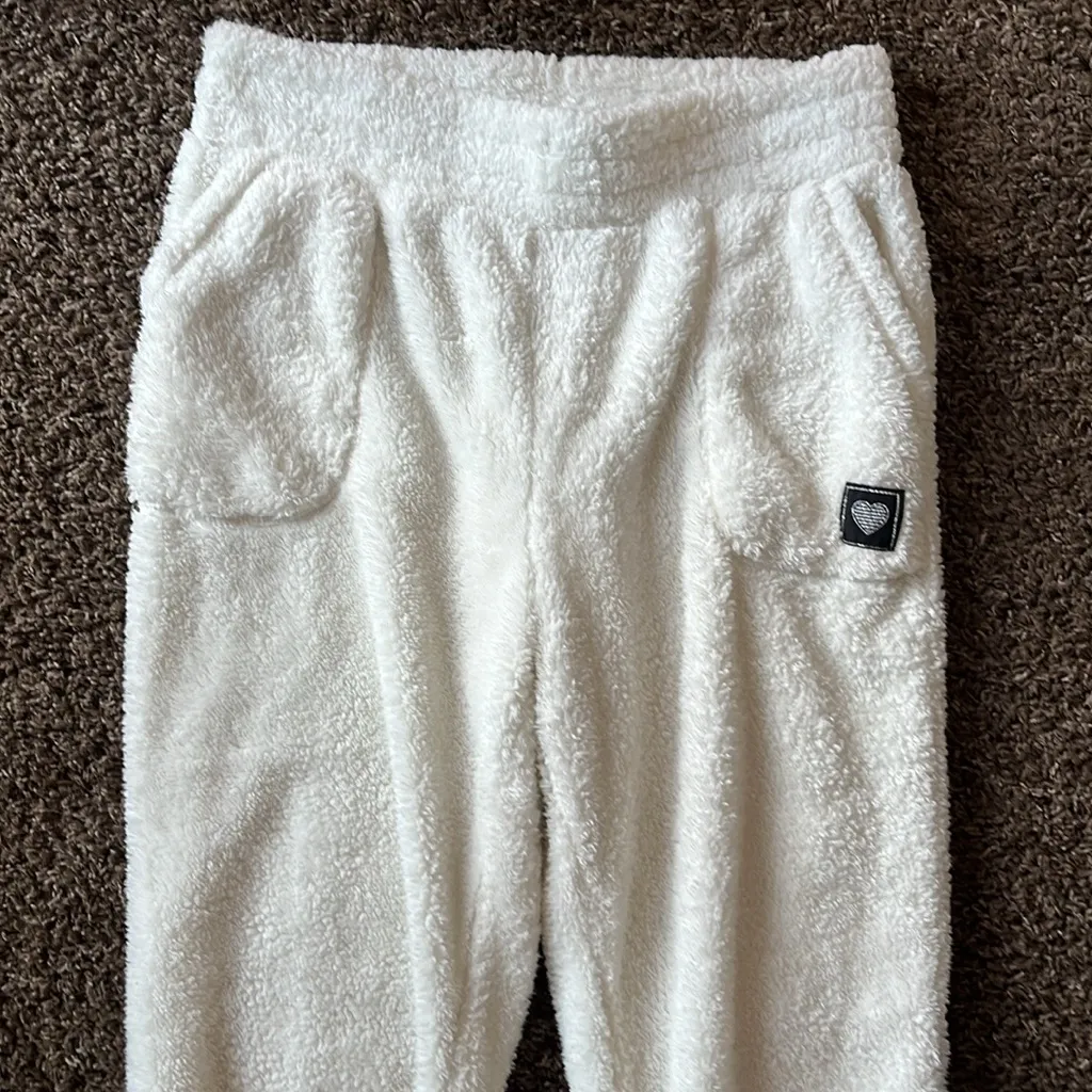 No Boundaries Juniors' High Rise Plush Joggers with pockets - Image 9