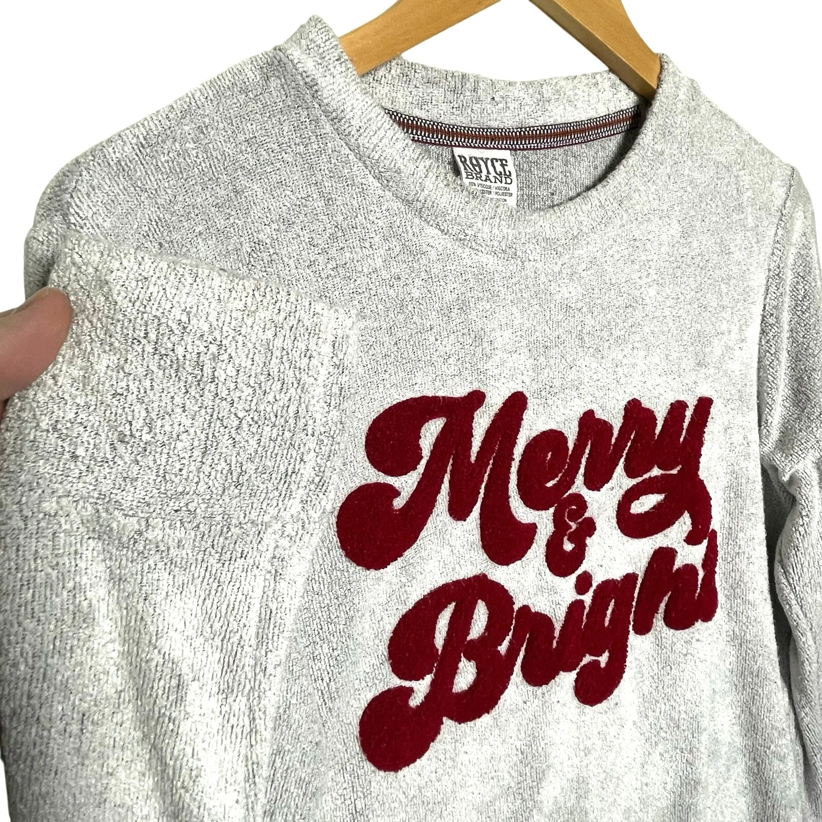 CHRISTMAS SWEATER Women’s Gray Merry & Bright Long Sleeve Fleece Top - Image 2