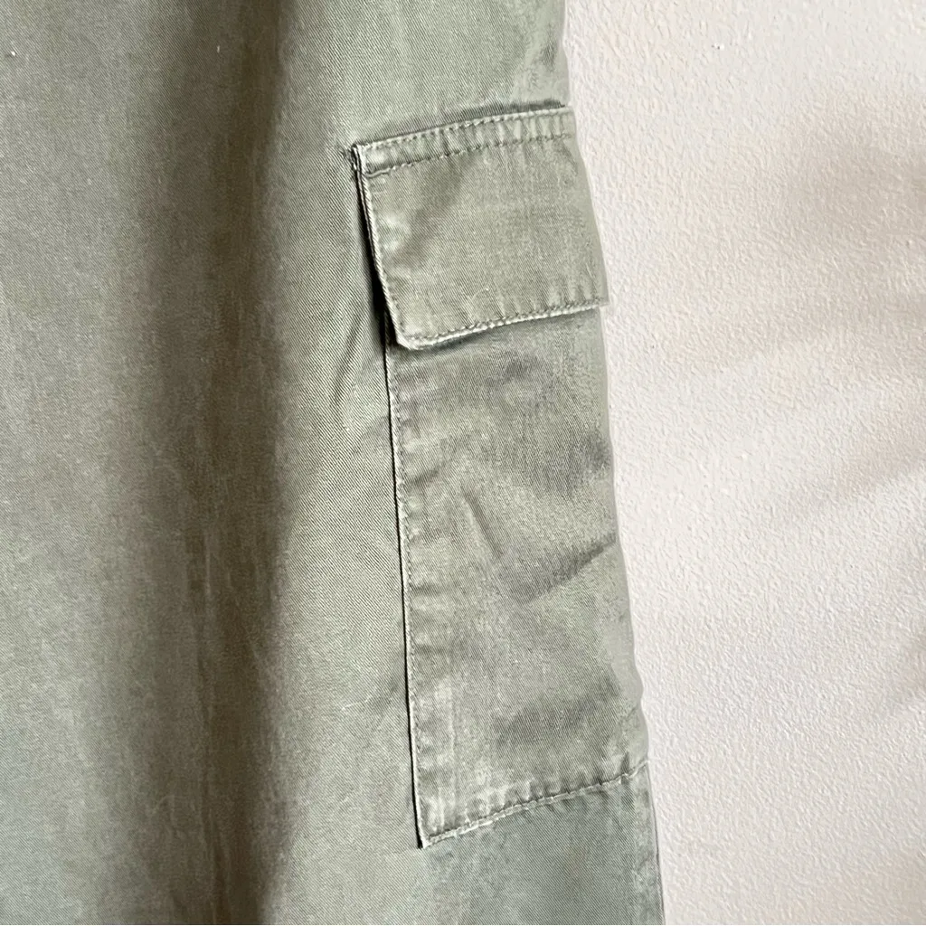 Gap Women's Green Cargo - Image 3