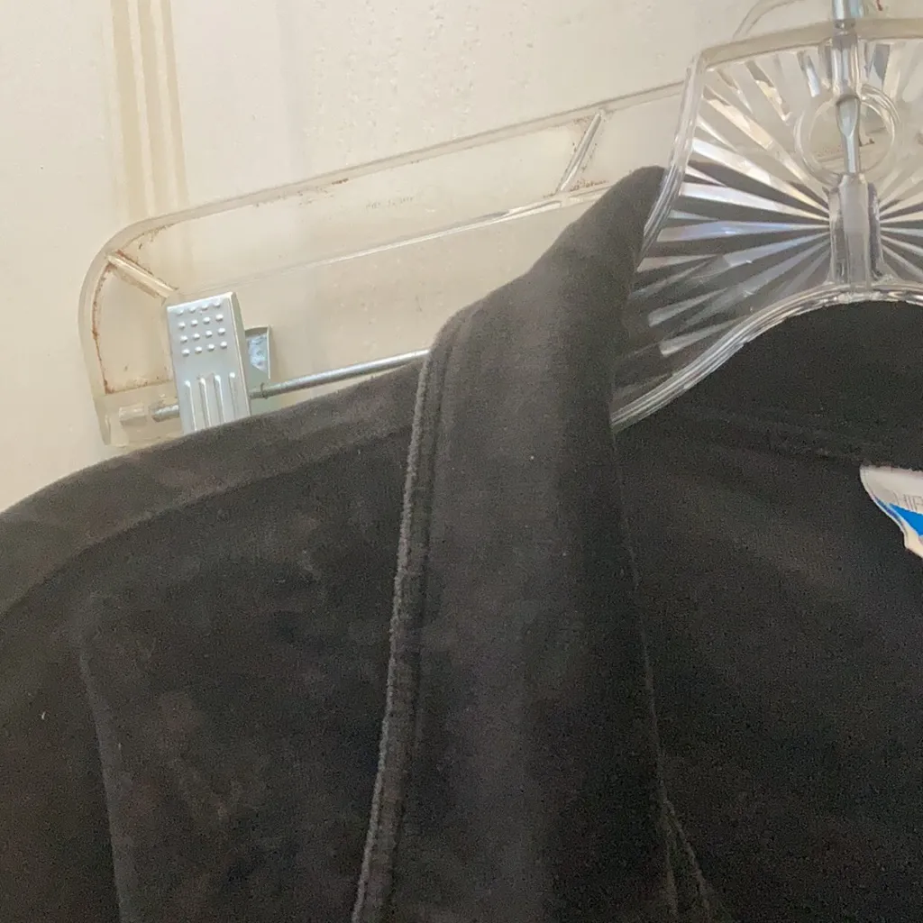 FINAL MARKDOWN Ship n shore velour blouse extra Large Black Size XL - Image 5